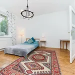 Two Separate Bedrooms,10 Min Walk To The City Center By Homeclick