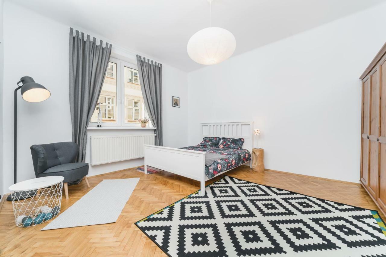 Apartment Two Separate Bedrooms,10 Min Walk To The Center By Homeclick