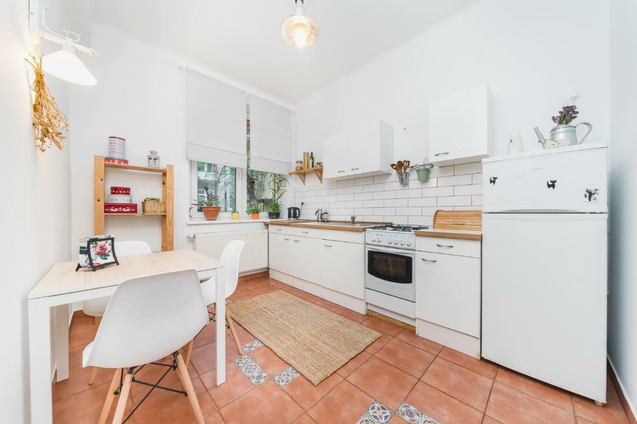 Two Separate Bedrooms,10 Min Walk To The Center By Homeclick