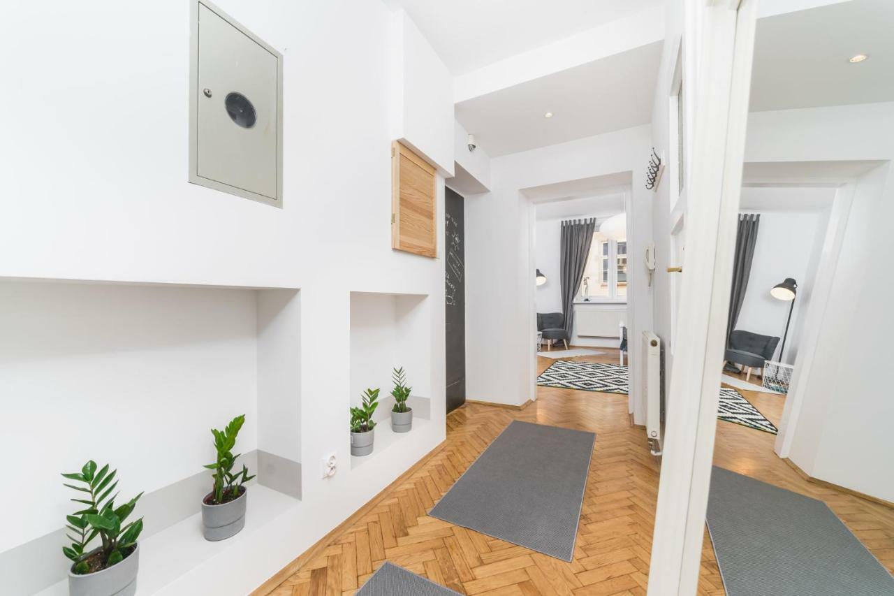 Two Separate Bedrooms,10 Min Walk To The Center By Homeclick Appartement *